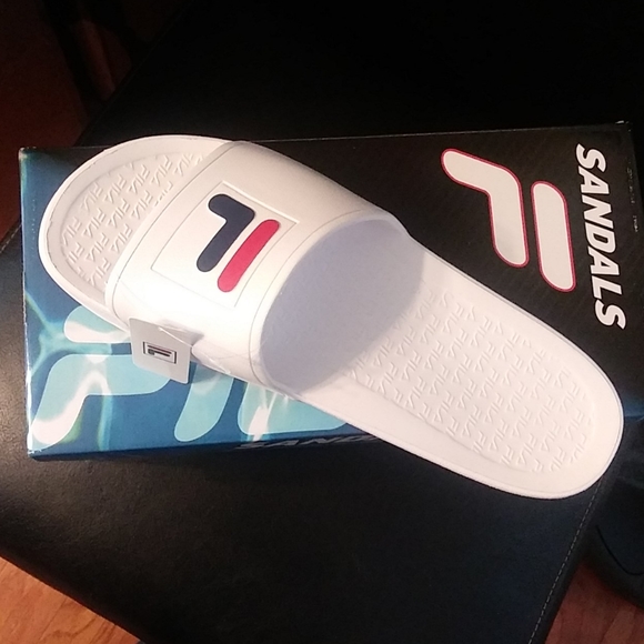 White Fila slides - Picture 4 of 4